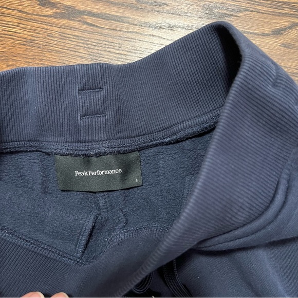 Peak Performance Shorts - Picture 2 of 4